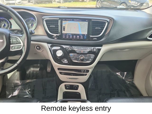 2018 Chrysler Pacifica Touring Plus photo 9