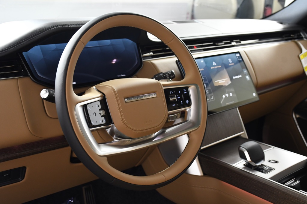 2025 Land Rover Range Rover SE photo 13