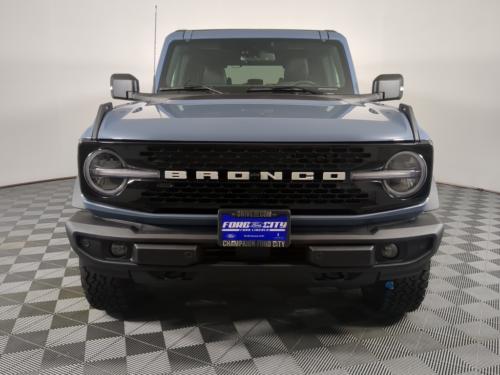 2025 Ford Bronco Outer Banks photo 3