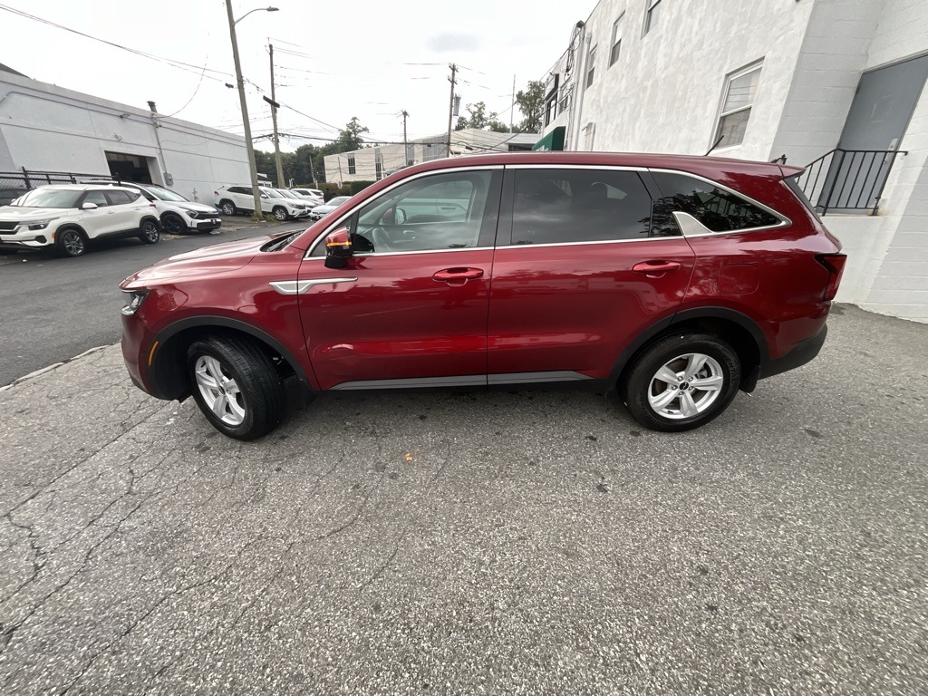 2023 Kia Sorento LX photo 2