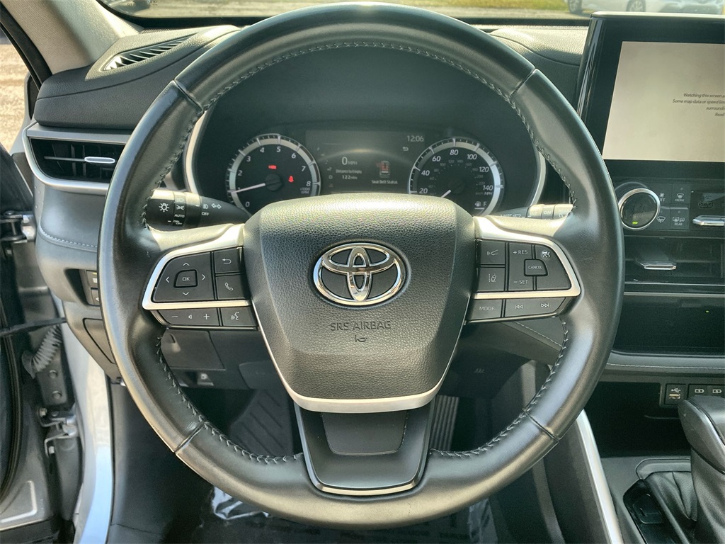 2023 Toyota Highlander XLE photo 8