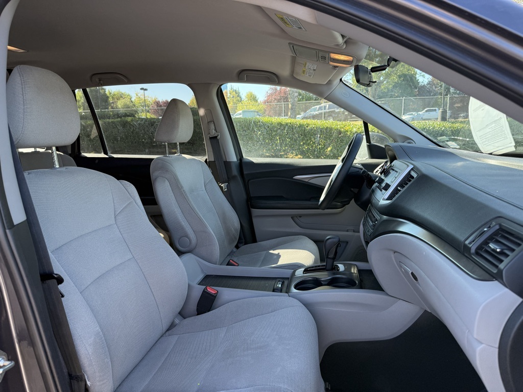 2016 Honda Pilot LX photo 15