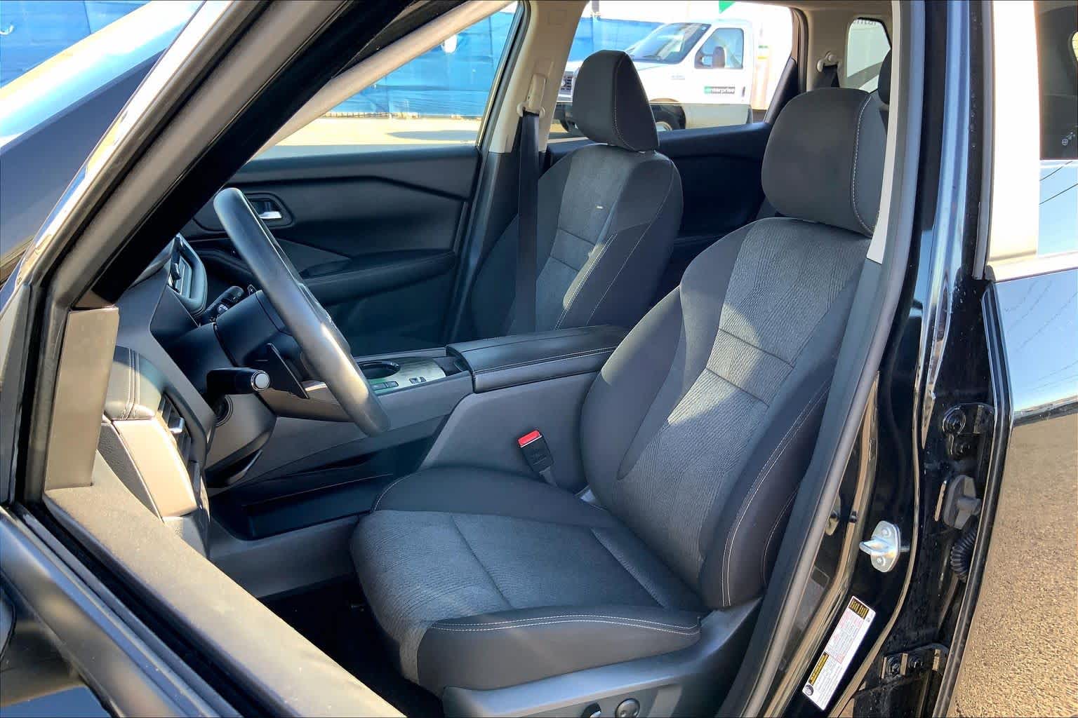 2024 Nissan Rogue SV photo 4