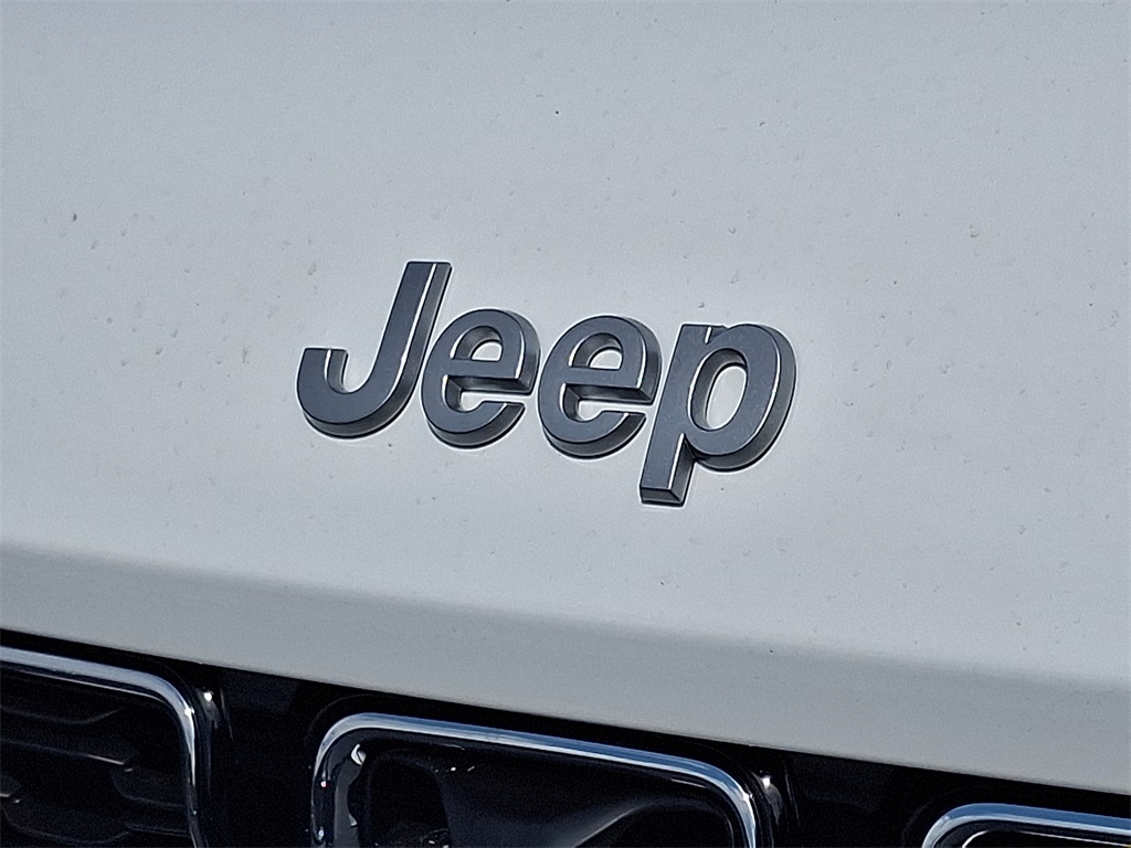 2025 Jeep Grand Cherokee Limited photo 17