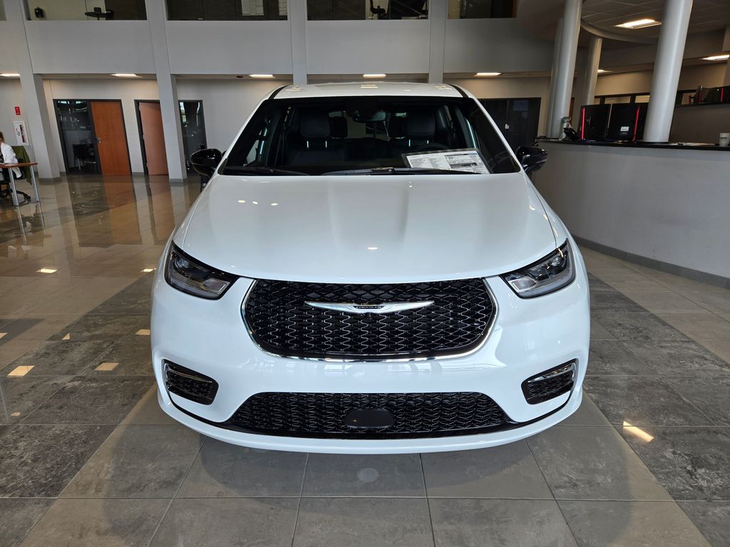 2025 Chrysler Pacifica photo 6