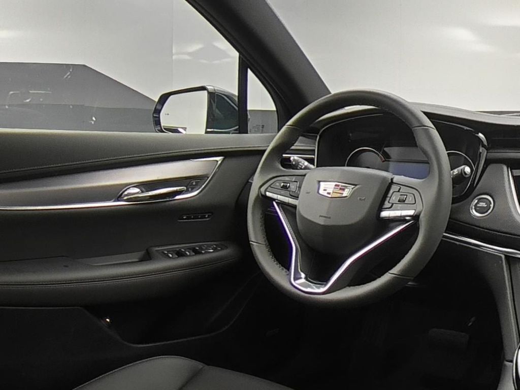 2025 Cadillac XT4 Luxury photo 9
