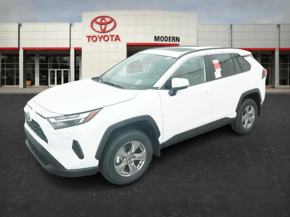 2025 Toyota RAV4 XLE's photo