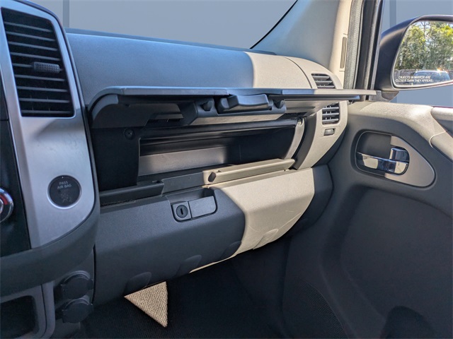 2014 Nissan Frontier Desert Runner photo 28