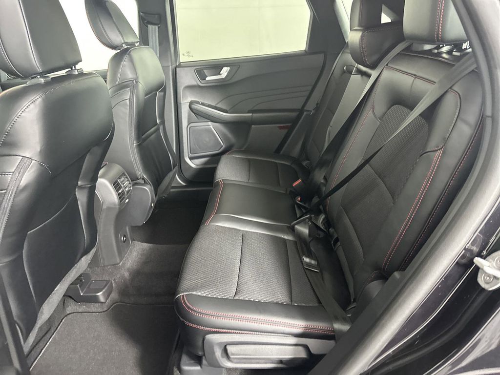 2025 Ford Escape ST-Line photo 15