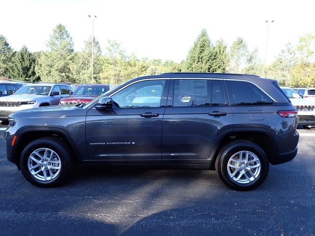 2025 Jeep Grand Cherokee Laredo X photo 2