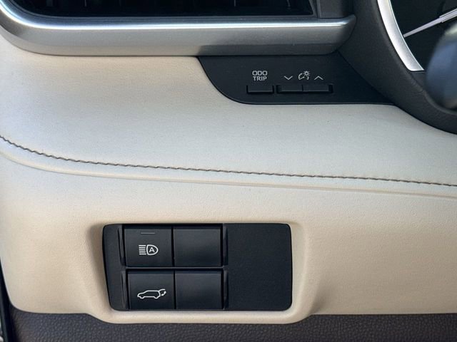 2022 Toyota Highlander XLE photo 16