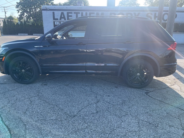 2022 Volkswagen Tiguan SE R-Line Black photo 9