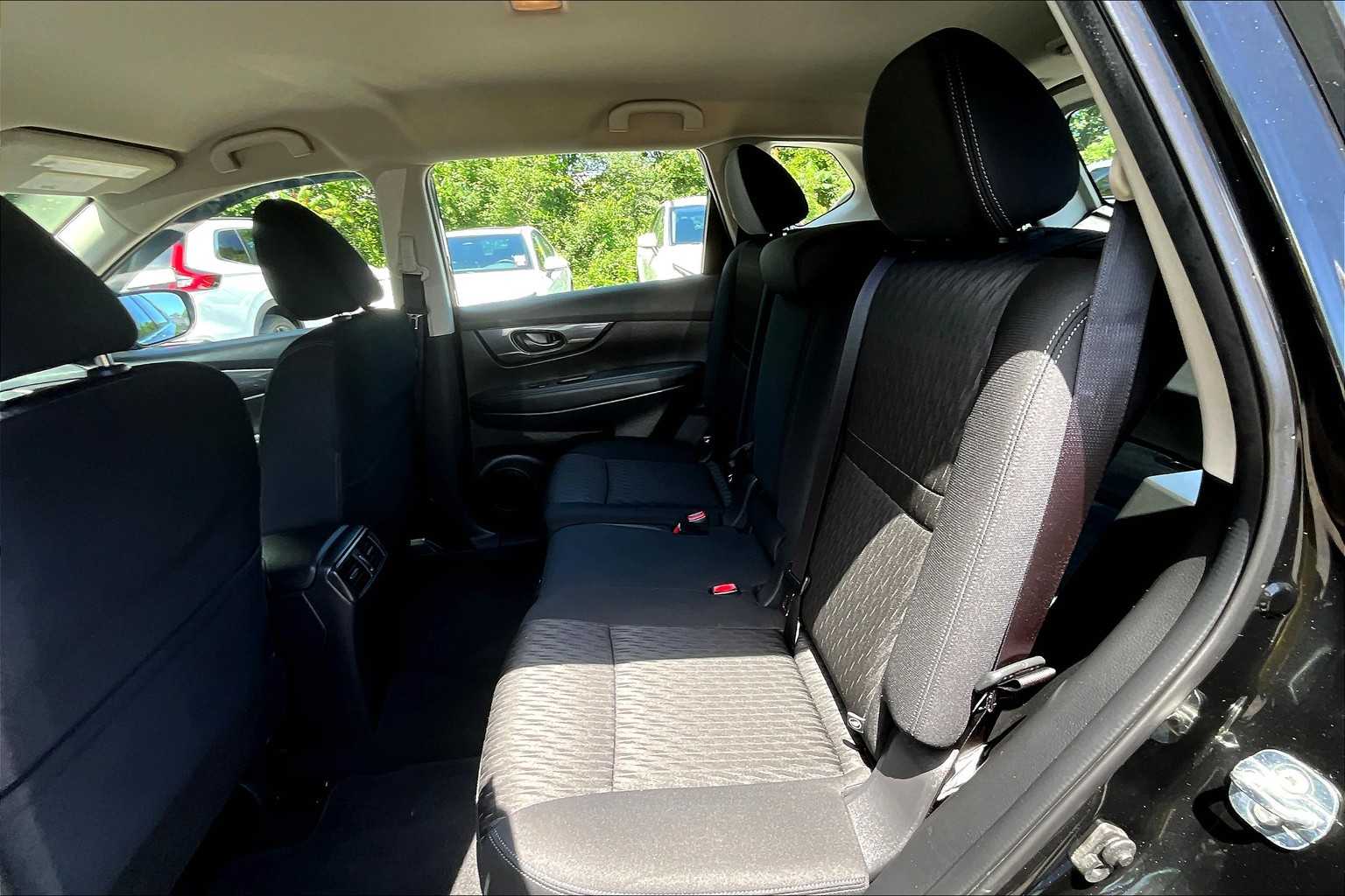2020 Nissan Rogue S photo 17
