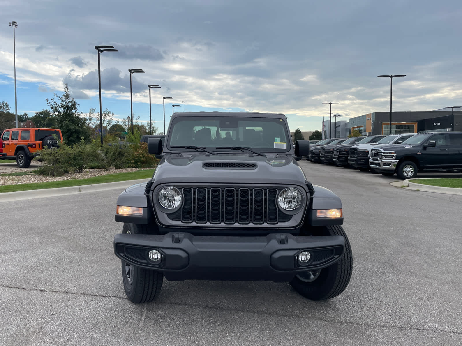 2025 Jeep Gladiator Sport S photo 3
