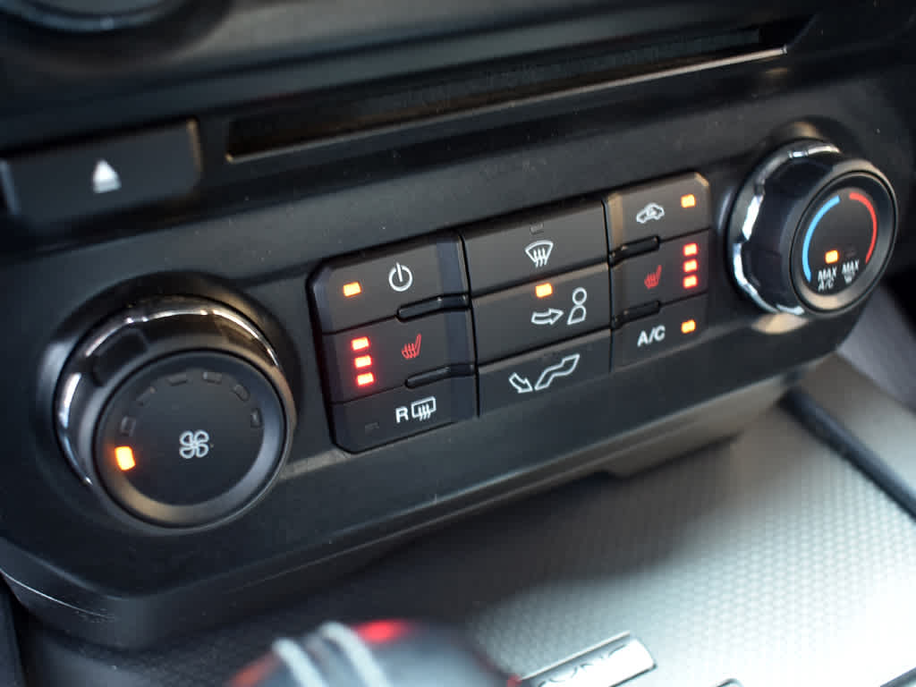 2015 Ford F-150 XLT photo 19