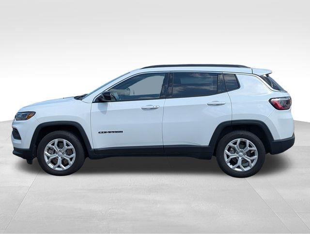 2024 Jeep Compass Latitude photo 2