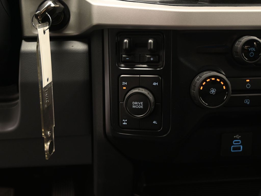 2025 Ford F-250 photo 15