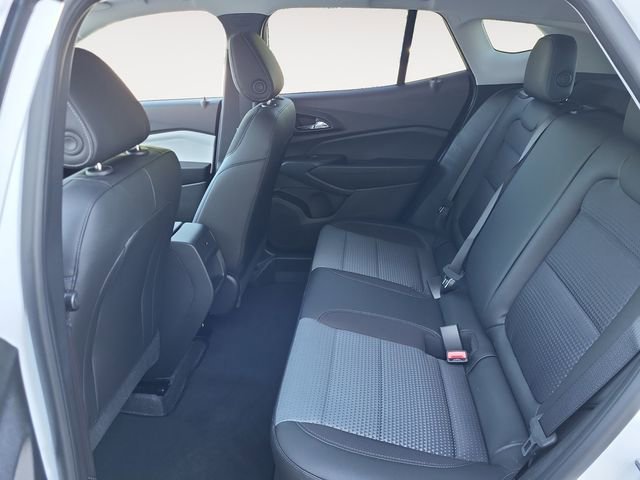 2025 Chevrolet Trax LT photo 20