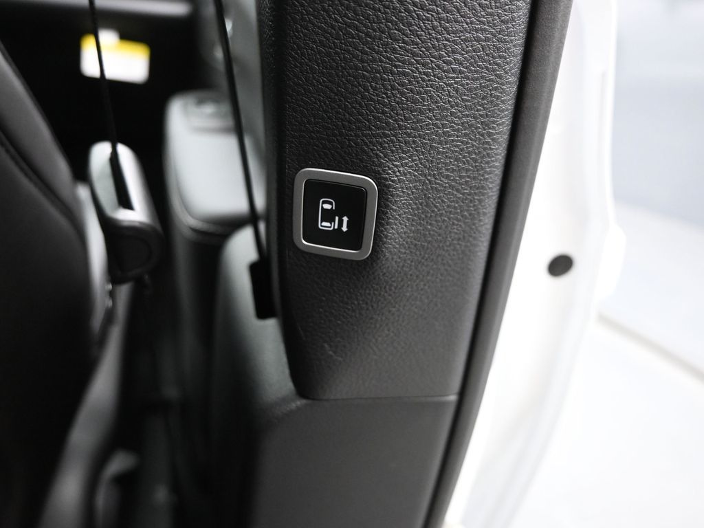 2026 Chrysler Pacifica photo 7
