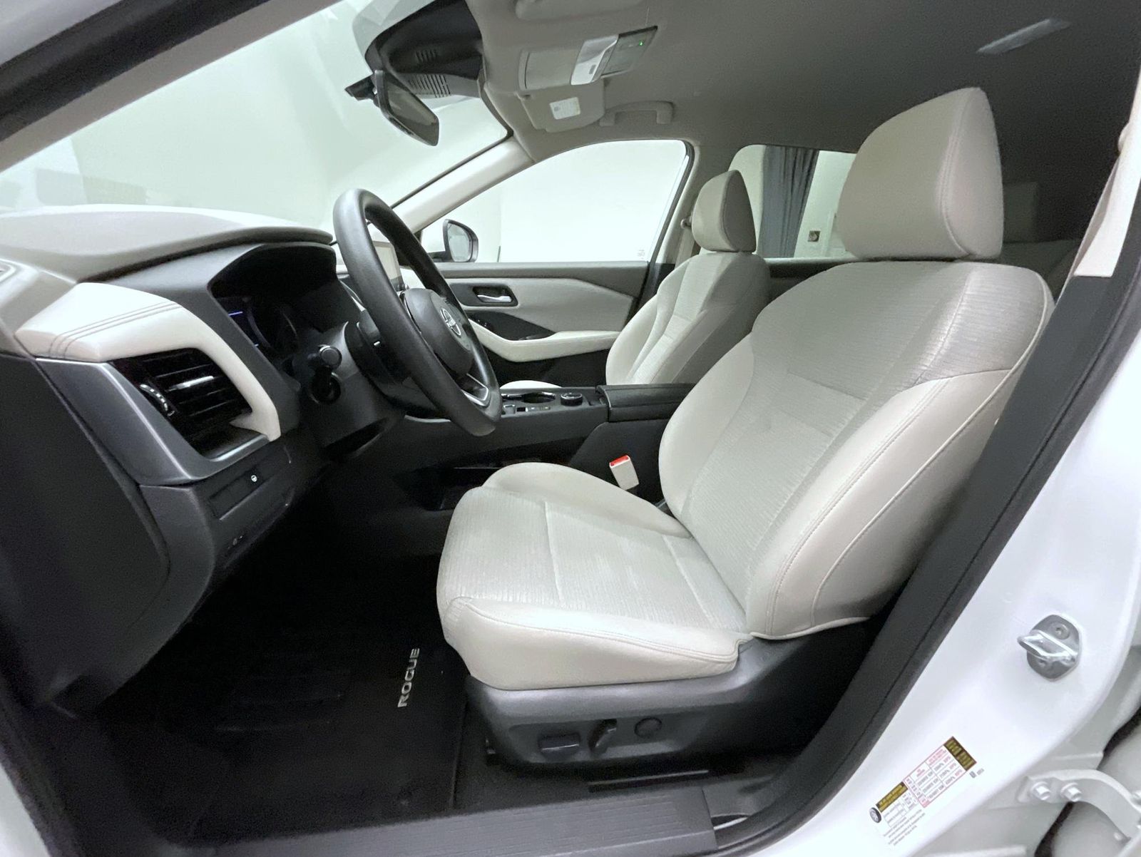 2022 Nissan Rogue SV photo 10