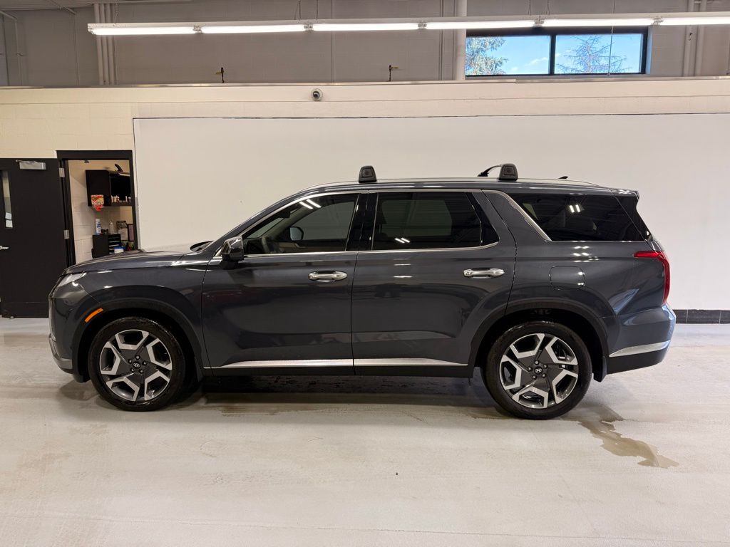 Used 2025 Hyundai Palisade Limited with VIN KM8R5DGE9SU807979 for sale in Golden Valley, Minnesota