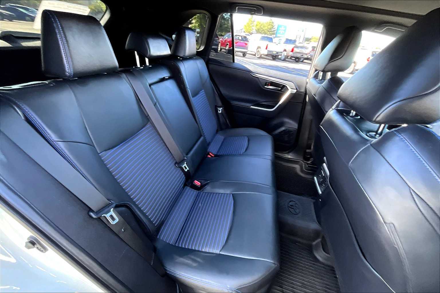 2021 Toyota RAV4 Hybrid XSE photo 16