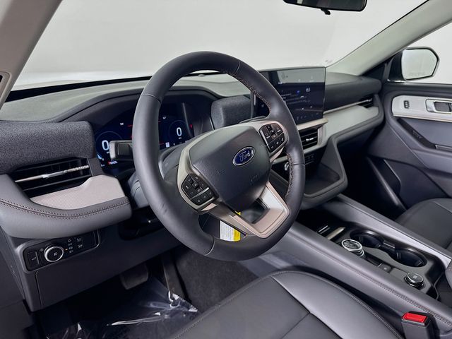 2025 Ford Explorer photo 9