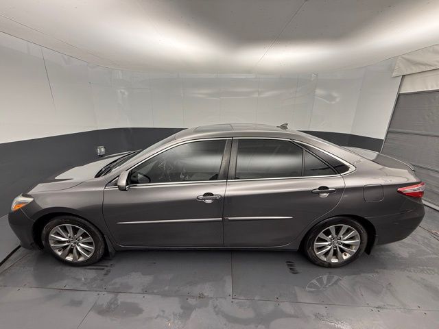 2015 Toyota Camry XLE photo 4