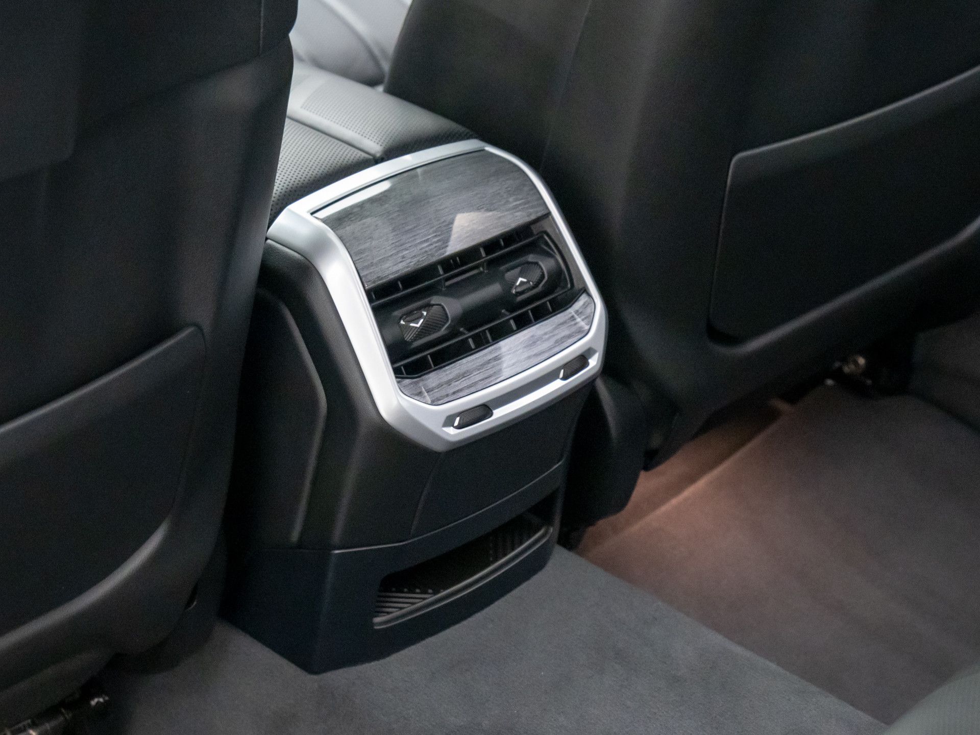 New 2025 Black Sapphire Metallic BMW xDrive60 image 17