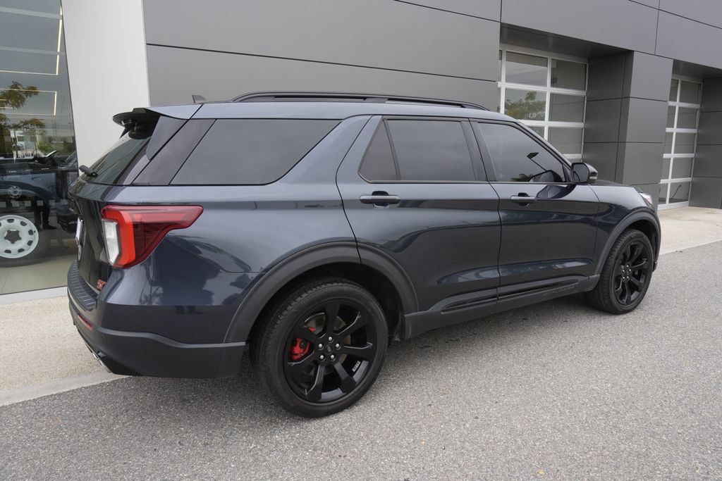 2023 Ford Explorer ST photo 4