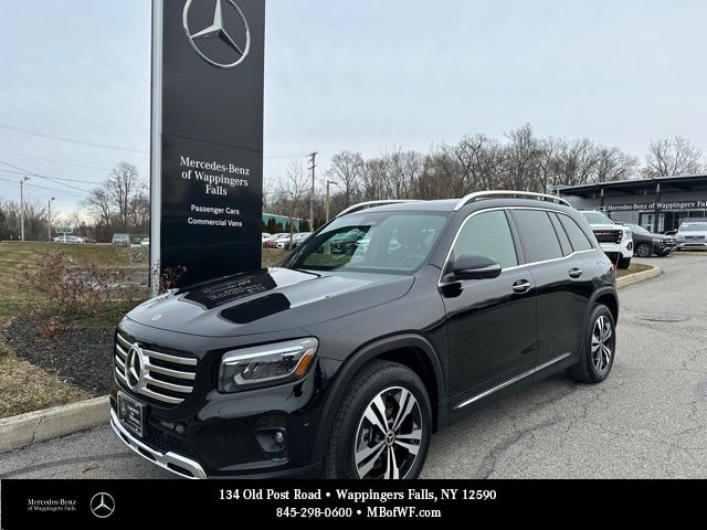 2025 Mercedes-Benz GLB Base's photo