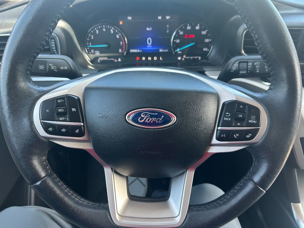 2022 Ford Explorer XLT photo 9