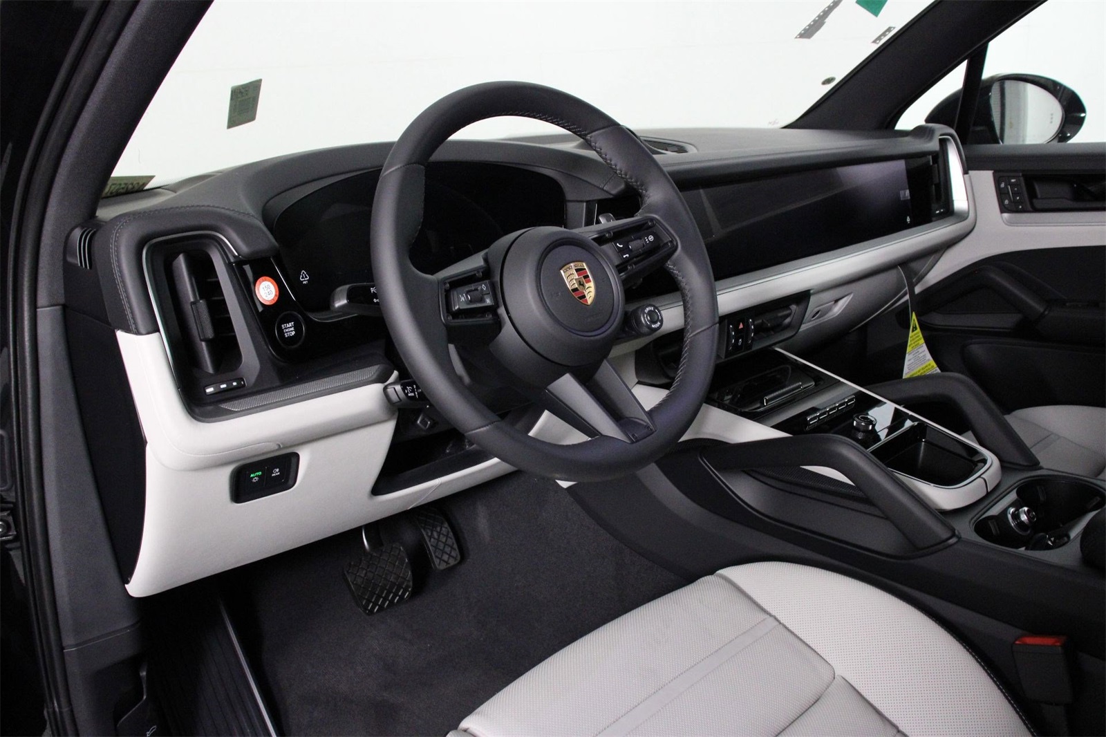 2025 Porsche Cayenne E-Hybrid photo 4