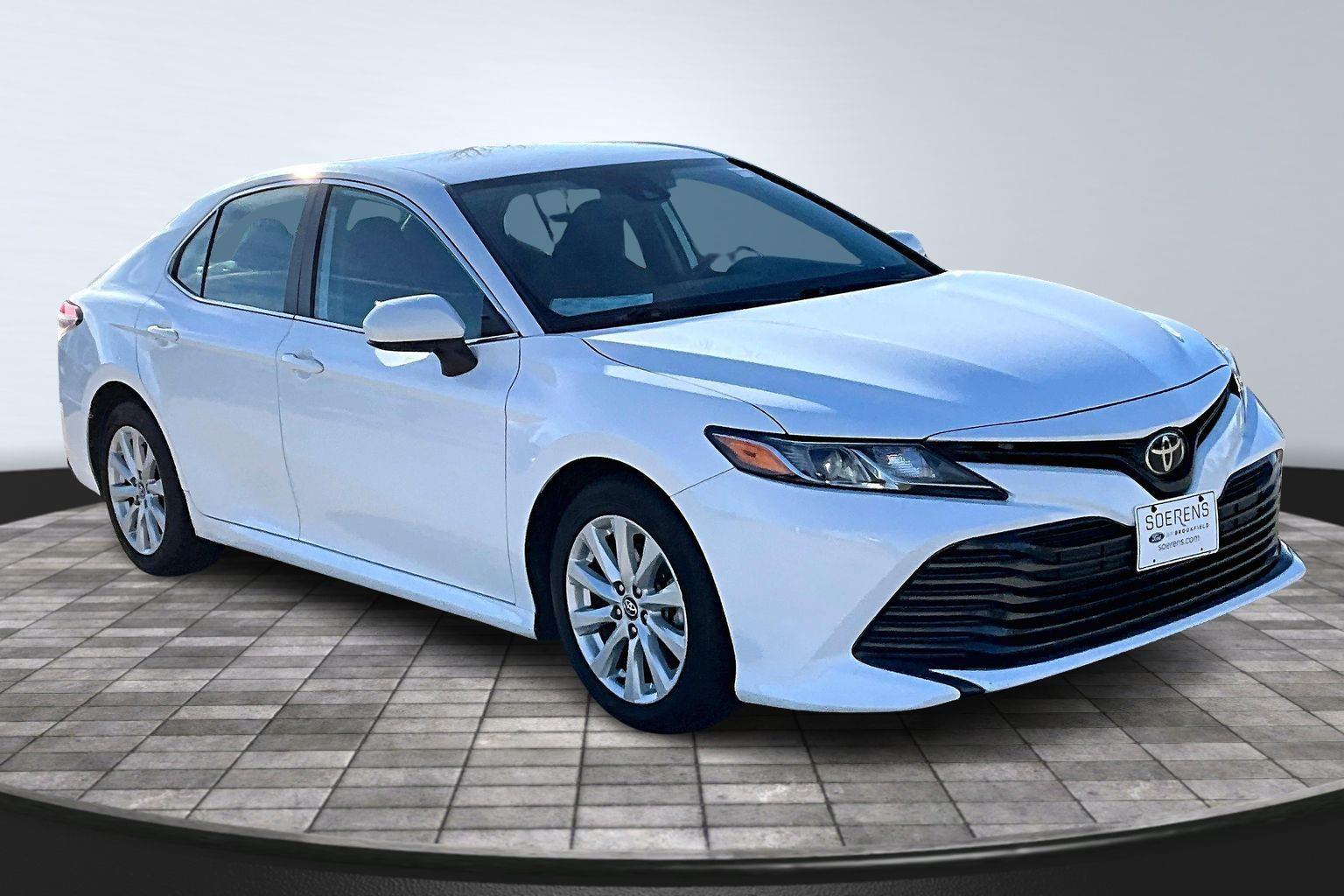 2020 Toyota Camry LE's photo