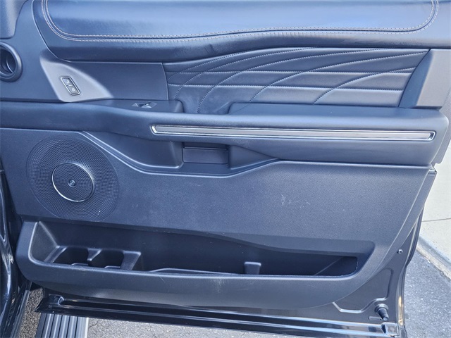 2022 Ford Expedition MAX Platinum photo 12