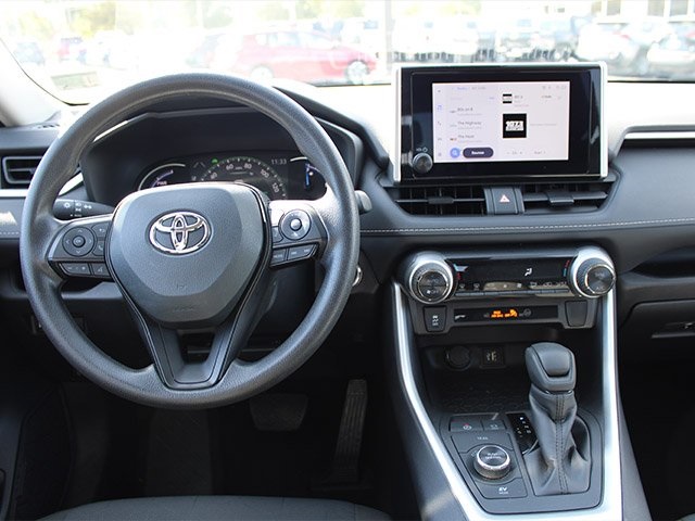 2025 Toyota RAV4 Hybrid XLE photo 6