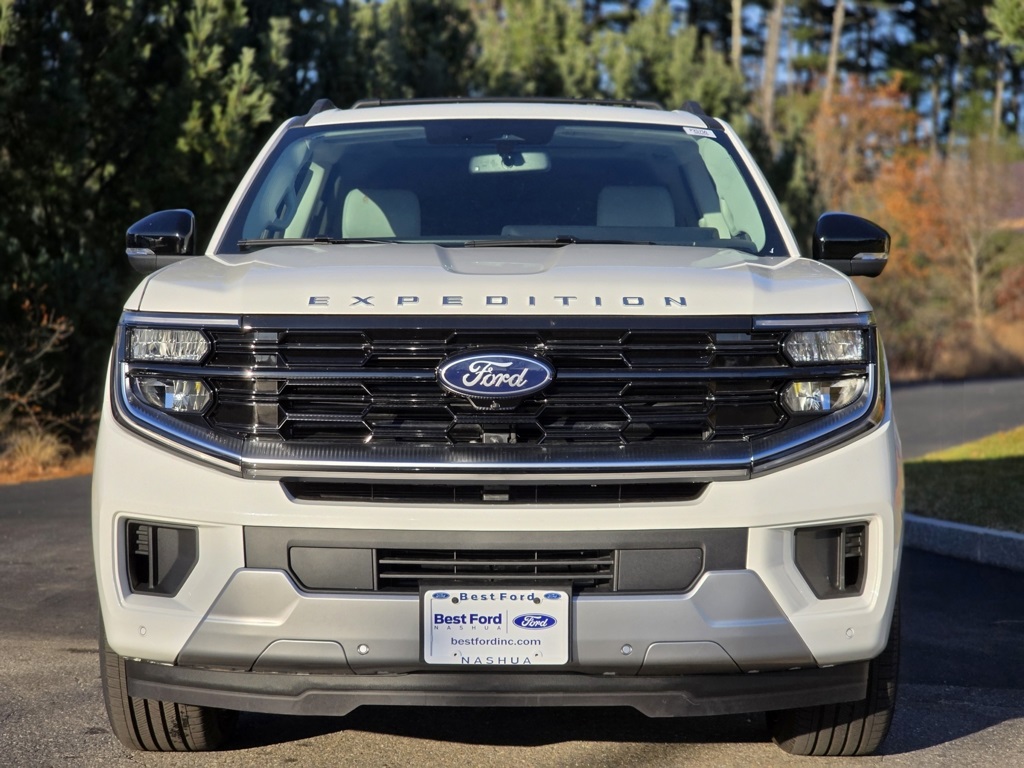 2025 Ford Expedition Platinum MAX photo 3