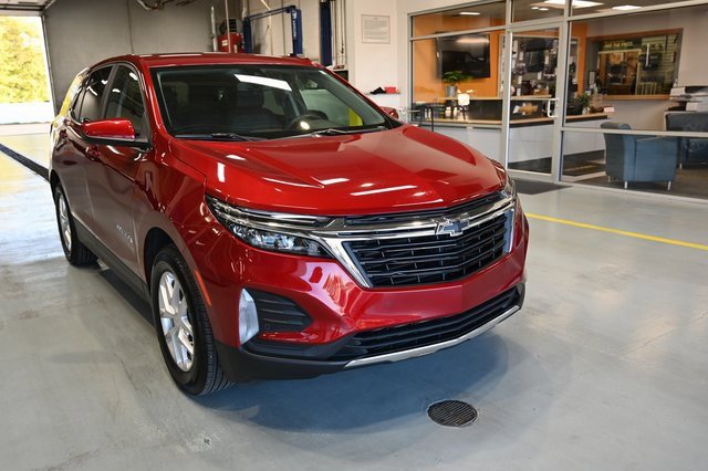 2024 Chevrolet Equinox LT photo 3