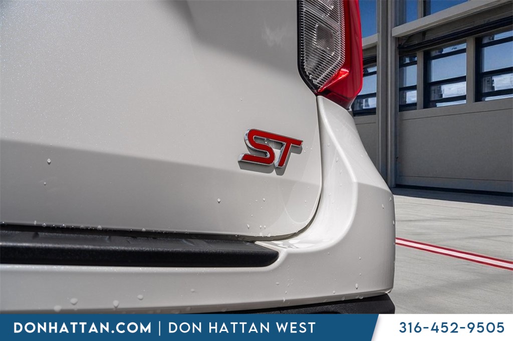 2023 Ford Explorer ST photo 30