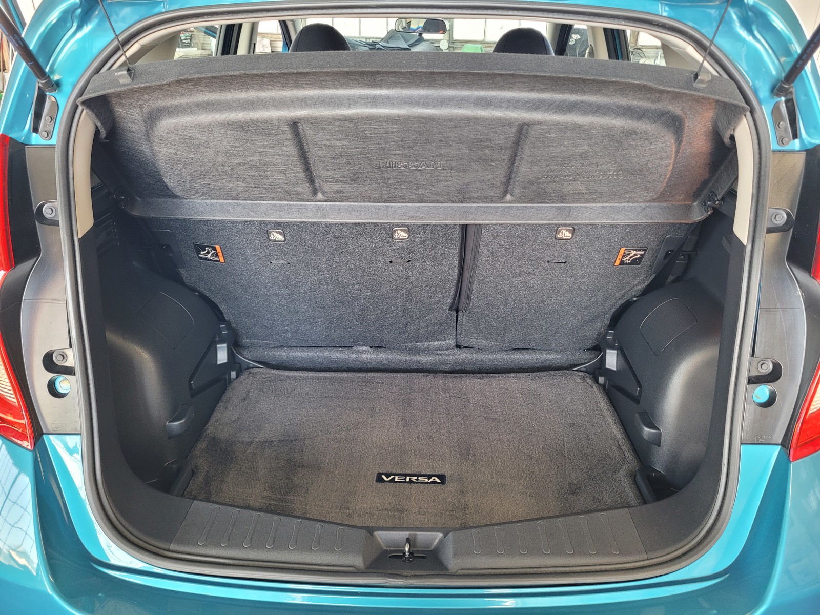 2015 Nissan Versa Note SR photo 19
