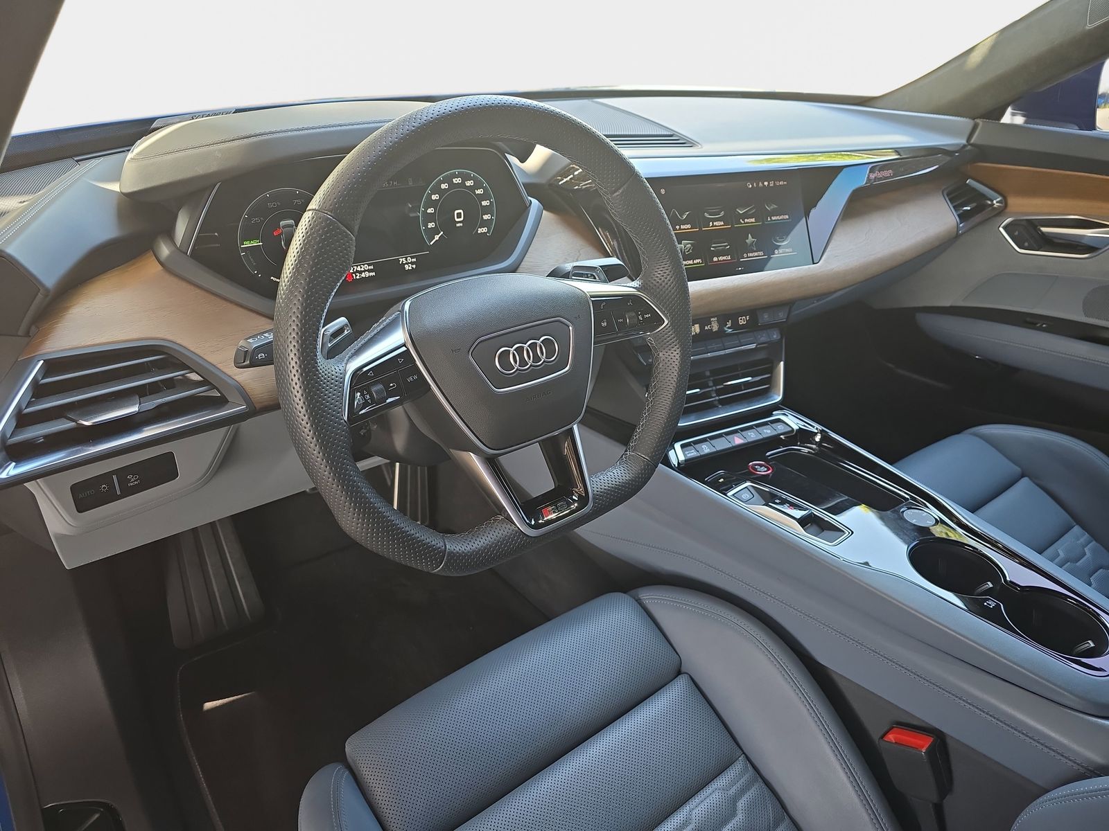 2022 Audi RS e-tron GT Base photo 17