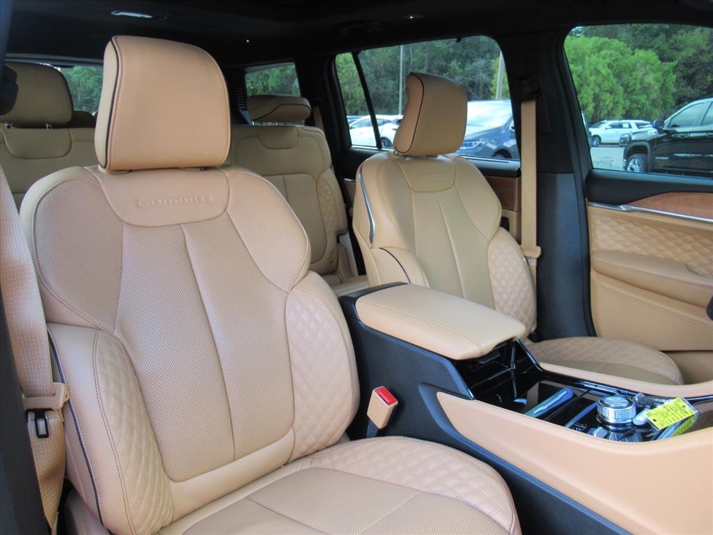 2025 Jeep Grand Cherokee L Summit photo 9
