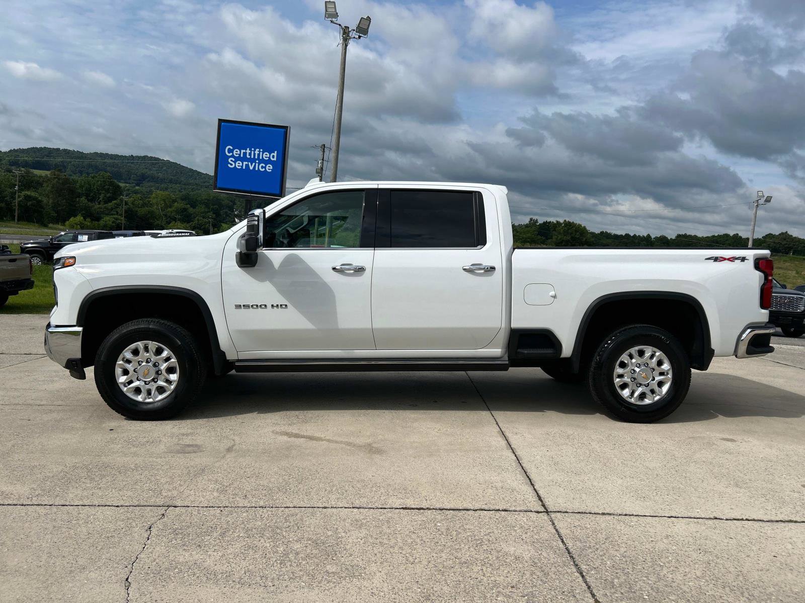 2024 Chevrolet Silverado 3500HD LTZ photo 7
