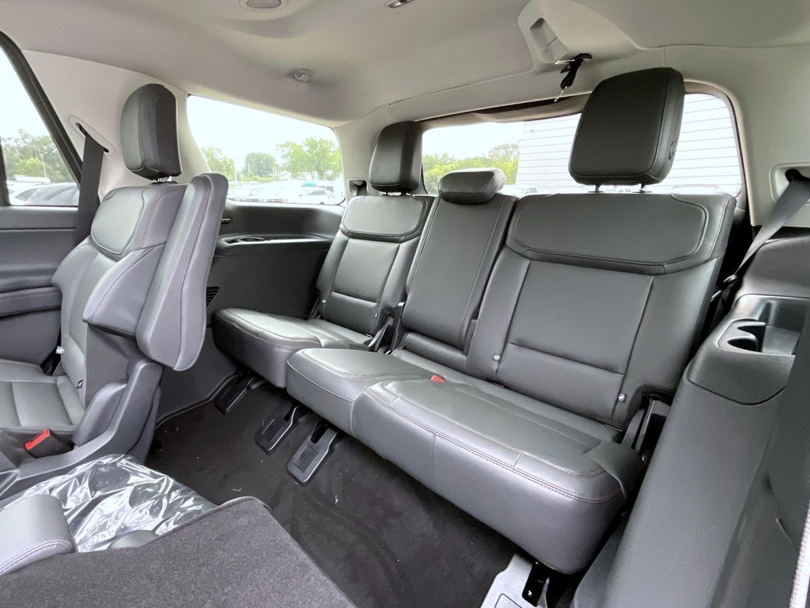 2025 Ford Expedition photo 7
