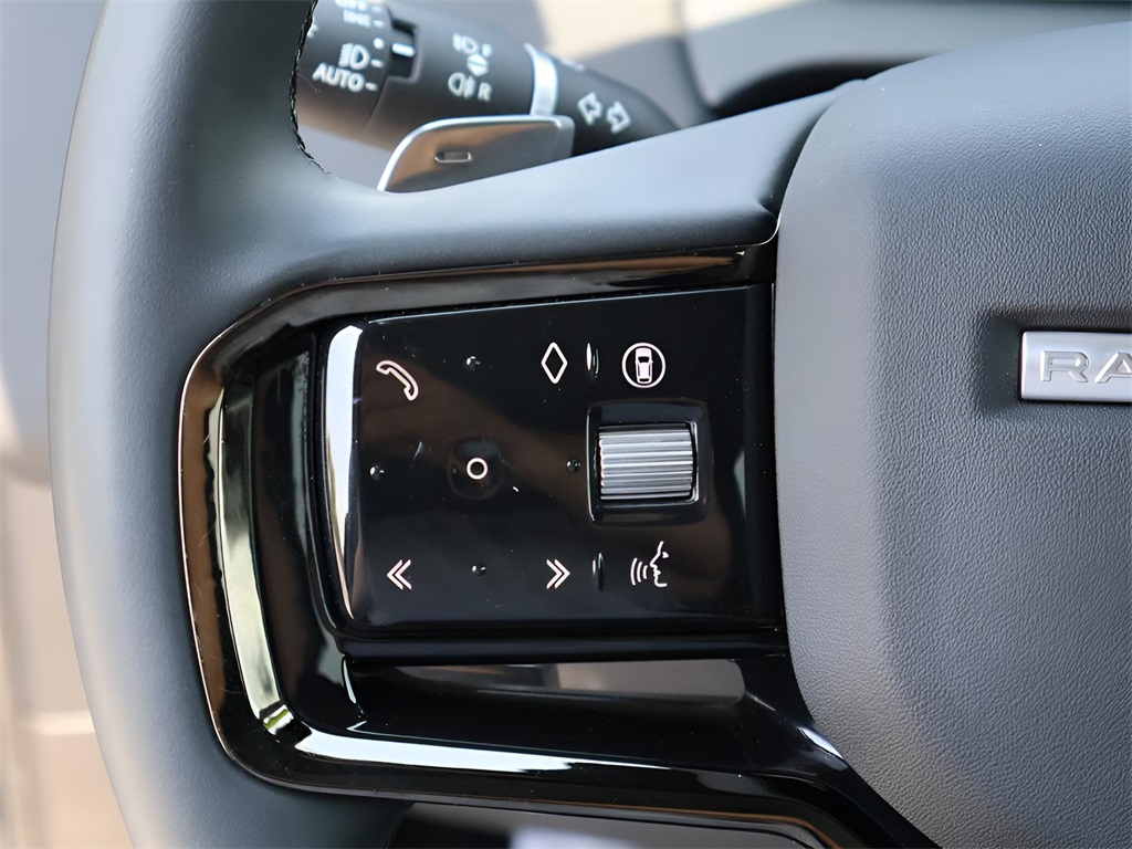 2024 Land Rover Range Rover Evoque Dynamic SE photo 24