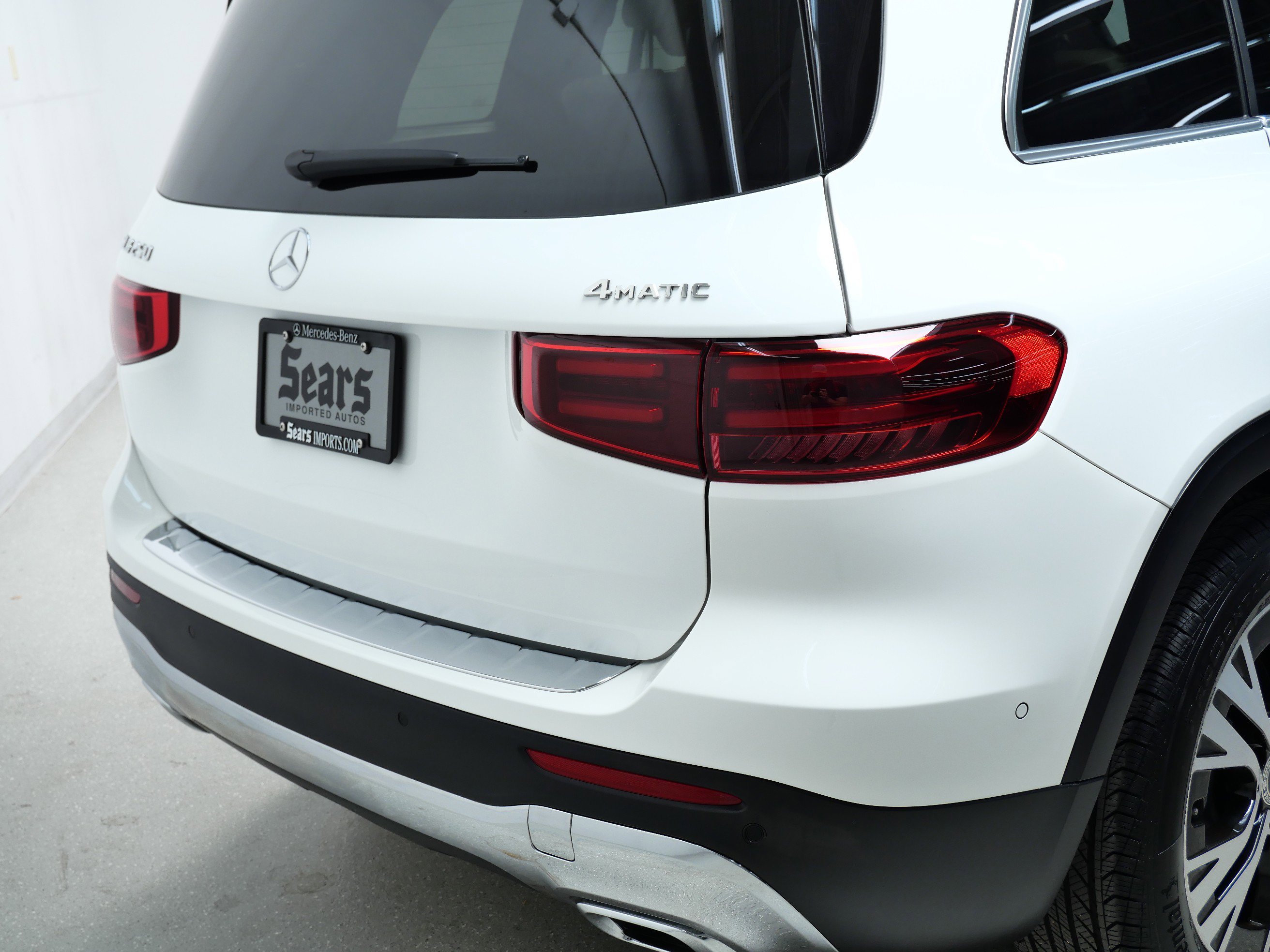 2025 Mercedes Benz GLB 250 4MATIC photo 4