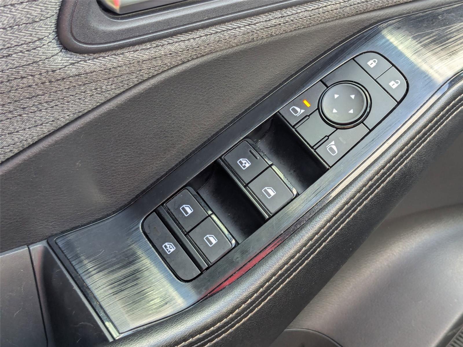 2023 Nissan Rogue SV photo 12