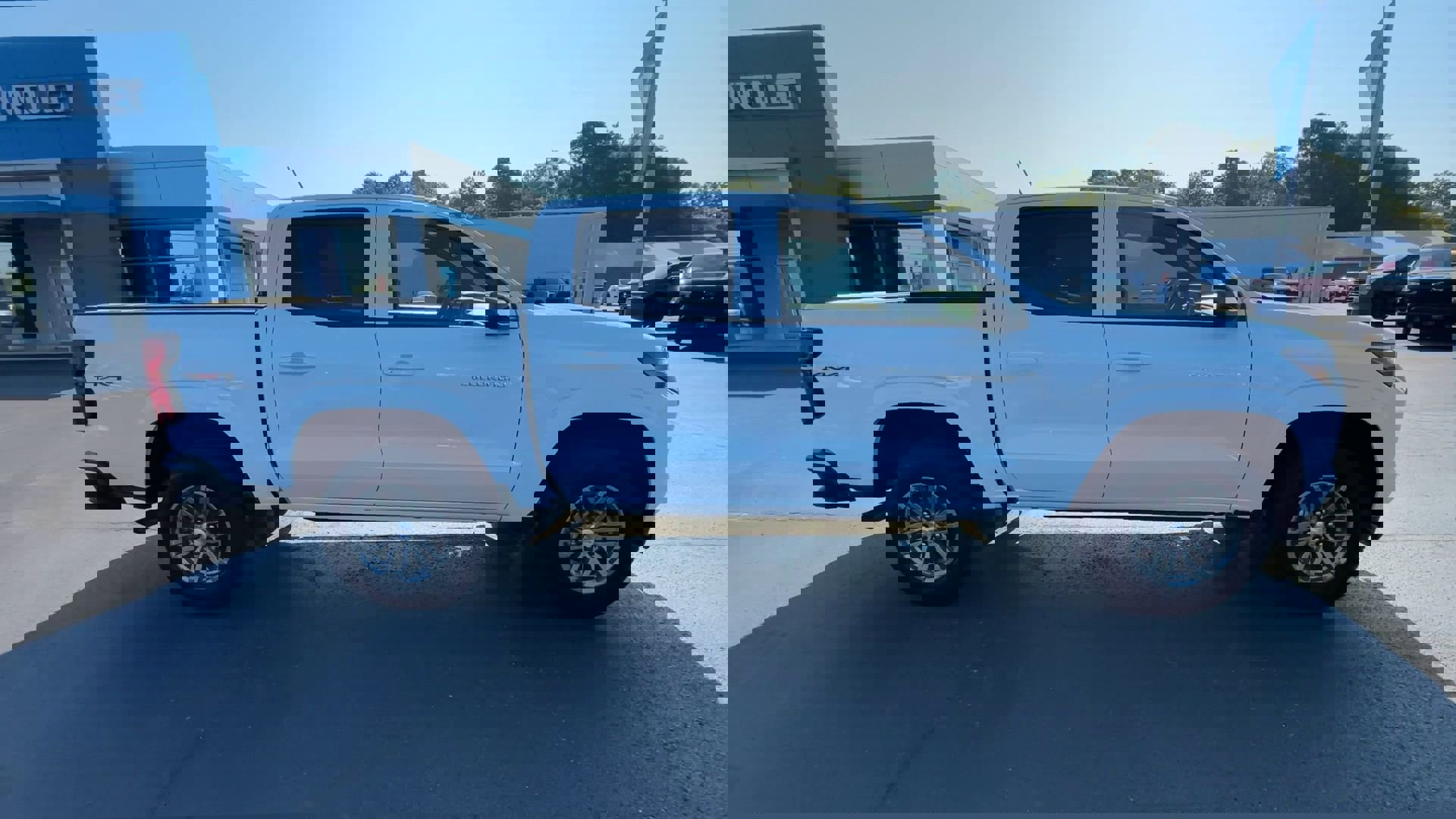 2025 Chevrolet Colorado Work Truck LT photo 8