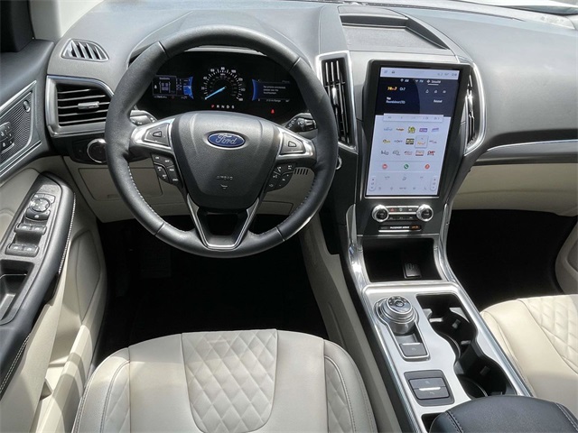 2024 Ford Edge Titanium photo 6