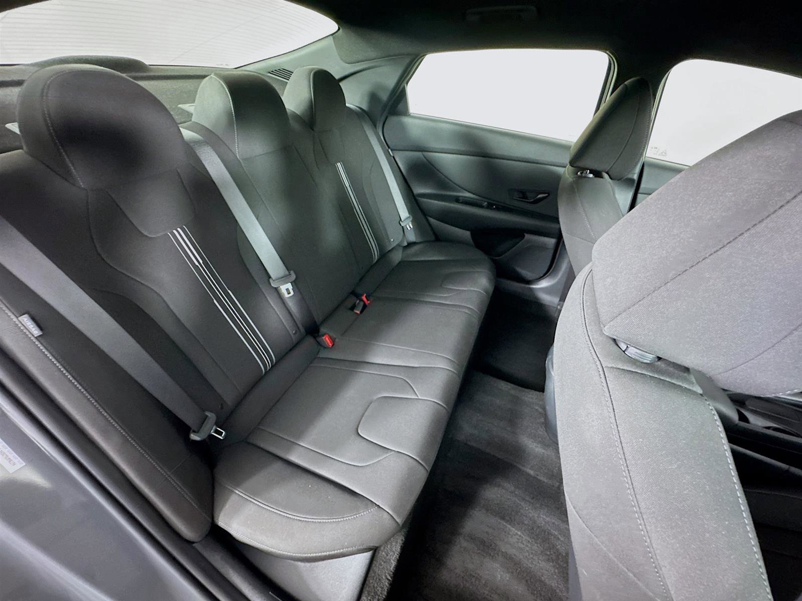 2025 Hyundai Elantra SEL Sport photo 24